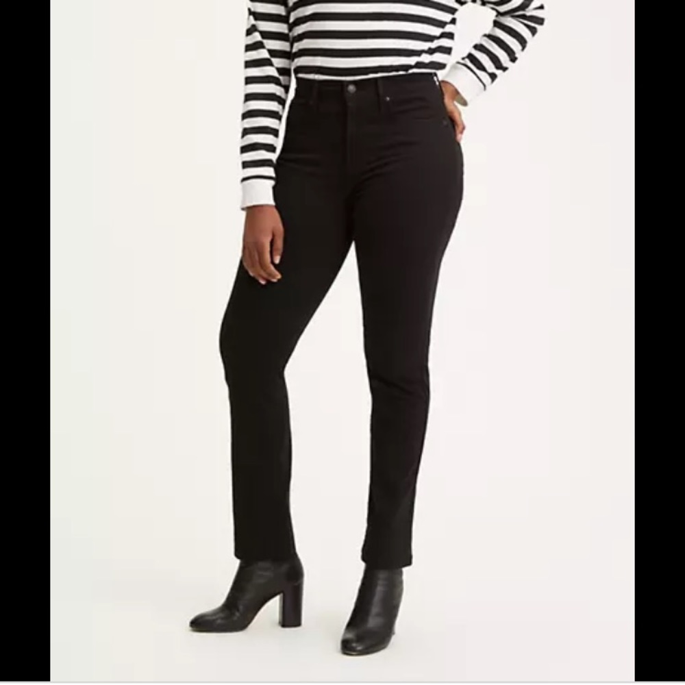 EUC Levi’s 724 High Rise Straight Black Jeans